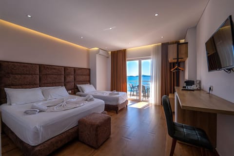 TV and multimedia, Photo of the whole room, Bedroom, Sea view