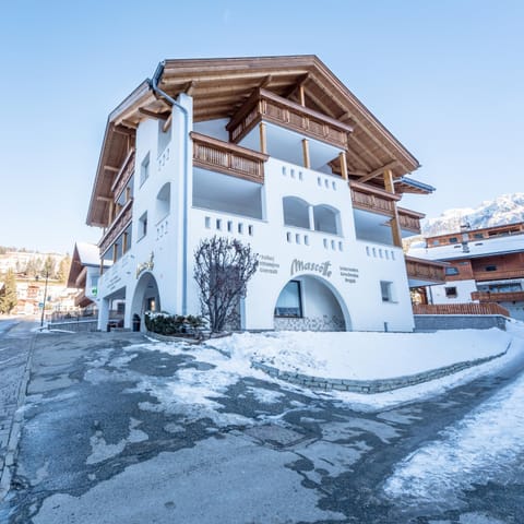 Facade/entrance, Winter
