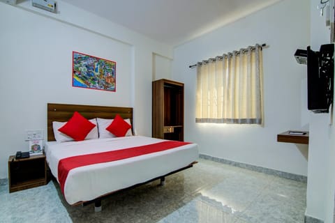 Varcity Comforts Near Ragigudda Sri Prasanna Anjaneyaswamy Temple Hotel in Bengaluru