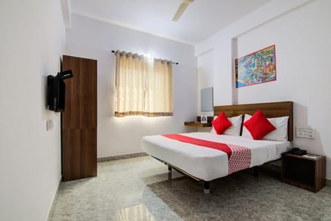 Varcity Comforts Near Ragigudda Sri Prasanna Anjaneyaswamy Temple Hotel in Bengaluru
