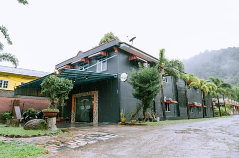 Property building, Facade/entrance, Natural landscape, Mountain view