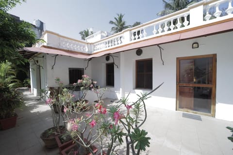 Dumas Guest House Bed and Breakfast in Puducherry