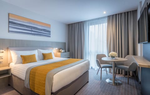Bed, Coffee/tea facilities, Photo of the whole room, Decorative detail, Decorative detail, Bedroom