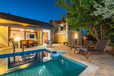 Property building, Patio, Swimming pool, Swimming pool