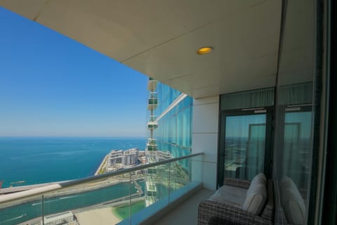 Stunning 5* 4BR-Oceanfront-Apartment Condo in Dubai