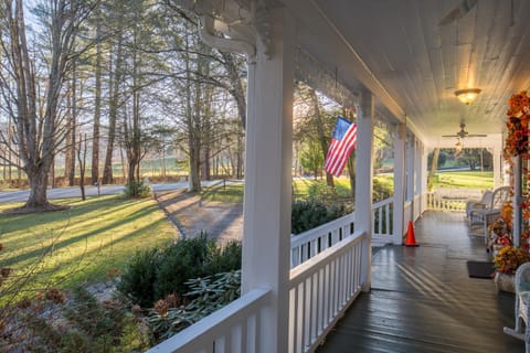 Taylor House Inn Bed and Breakfast in Watauga