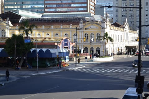 Nearby landmark, Restaurant/places to eat, Neighbourhood, Balcony/Terrace, City view, Landmark view, Street view, Shopping Area