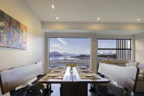 Dining area, Lake view