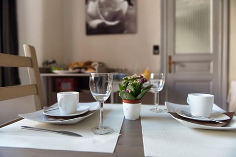 Restaurant/places to eat, Communal lounge/ TV room, Lounge or bar