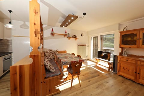 TV and multimedia, Dining area, Lunch