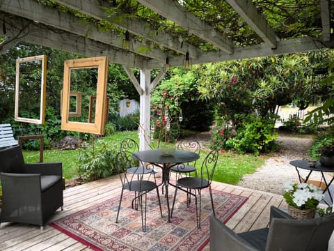 Garden, Dining area