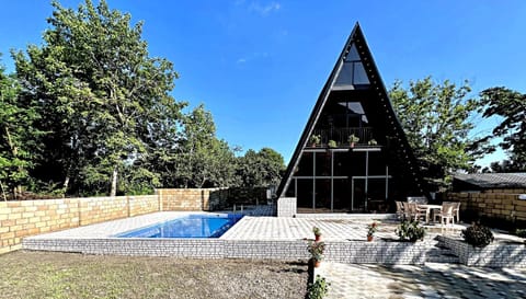 Property building, Day, Garden, Garden view, Pool view, Swimming pool