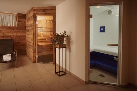 Sauna, Steam room