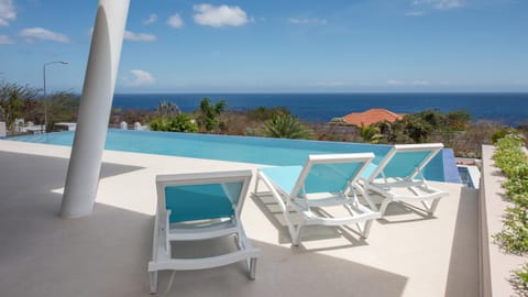 VillaCasaBella Ocean View-Private Pool-Up to 12 Guests Chalet in Curaçao
