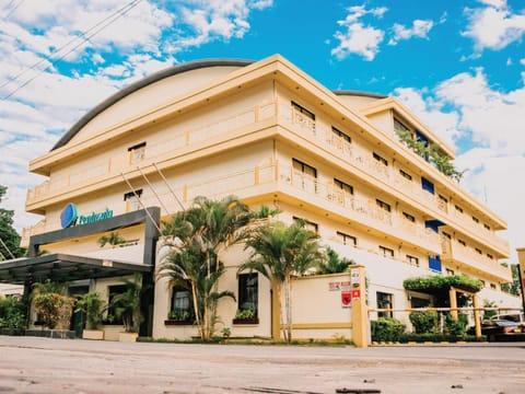 Peninsula Hotel Dar Es Salaam Hotel in City of Dar es Salaam