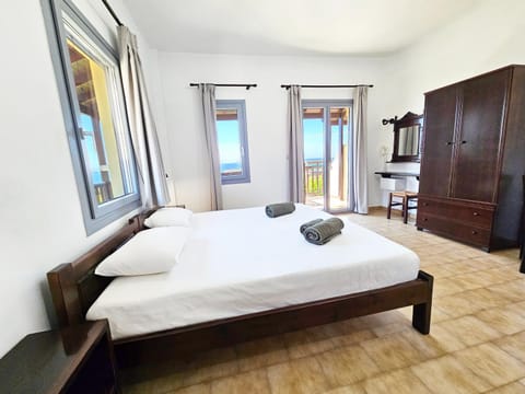 Bed, Bedroom, towels, wardrobe