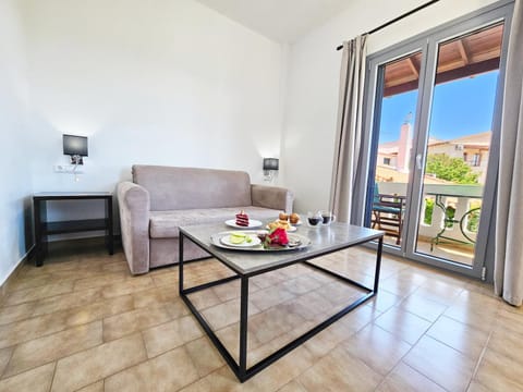 View (from property/room), Balcony/Terrace, Living room, Food and drinks, Seating area, Dining area, Food