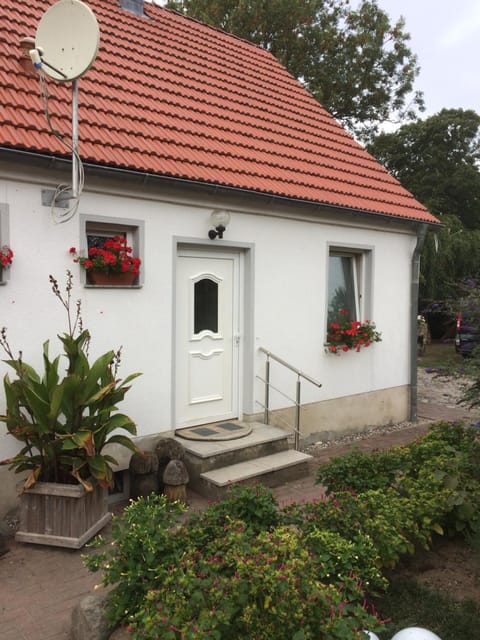 Patio, Facade/entrance, Garden view