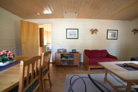 Gullesfjord Camping Campground/ 
RV Resort in Troms Og Finnmark