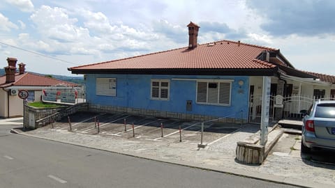 Property building, Facade/entrance, Parking