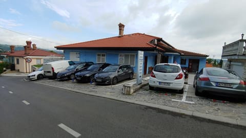 Property building, Facade/entrance, Day, Neighbourhood, Lobby or reception, Street view, Location