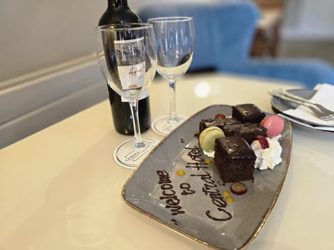 Food and drinks, Food, Drinks