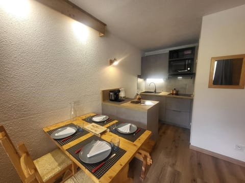 Studio ensoleillé avec coin montagne et balcon, face aux pistes de Montgenèvre - FR-1-266-130 Apartment in Montgenèvre