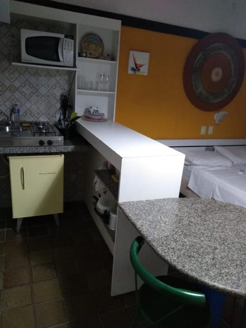 Kitchen or kitchenette, minibar, oven, stove