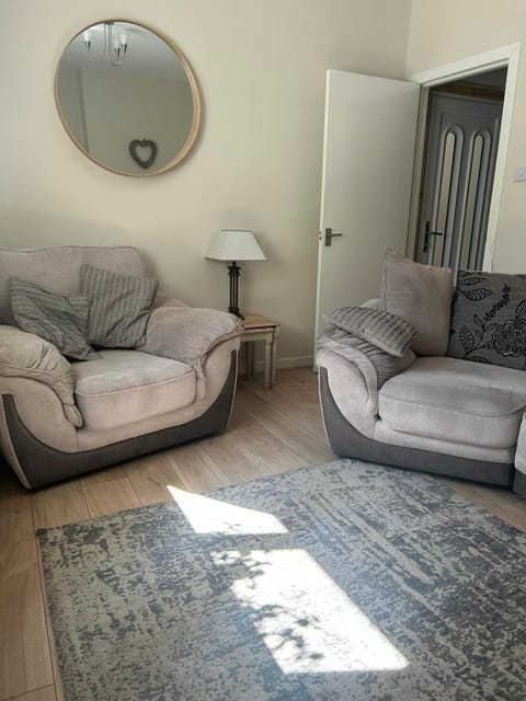 Communal lounge/ TV room, Living room, Seating area