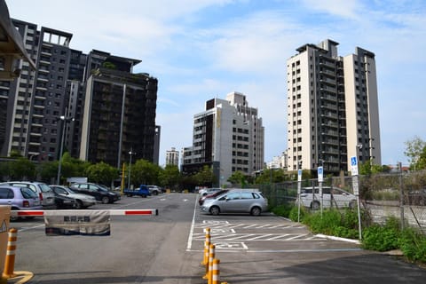 Property building, Neighbourhood