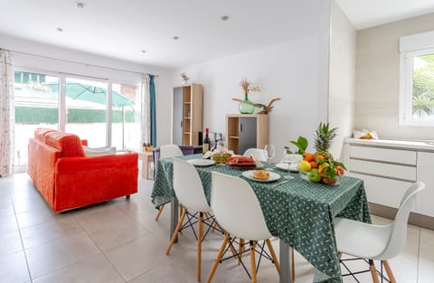 Living room, Dining area