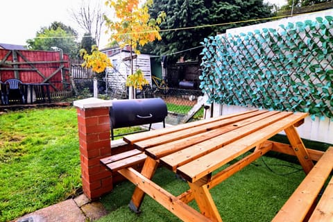 BBQ facilities, Garden, Seating area