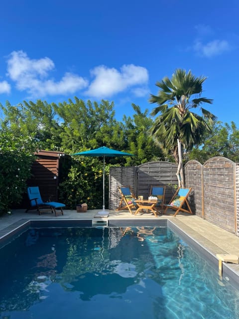 Garden view, Pool view, Swimming pool, sunbed