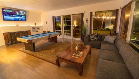 Communal lounge/ TV room, Billiard, TV and multimedia, Living room