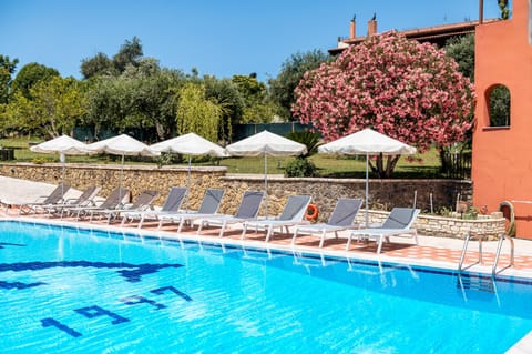 Pool view, Swimming pool, sunbed