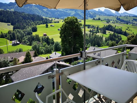 Balcony/Terrace, Mountain view