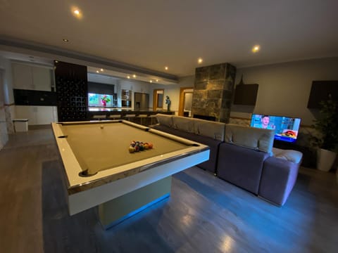 Communal lounge/ TV room, Billiard, Kitchen or kitchenette