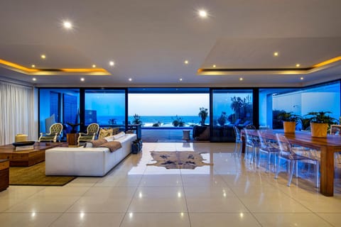 Day, Living room, Photo of the whole room, Decorative detail, Seating area, Dining area, Sea view, Time of day