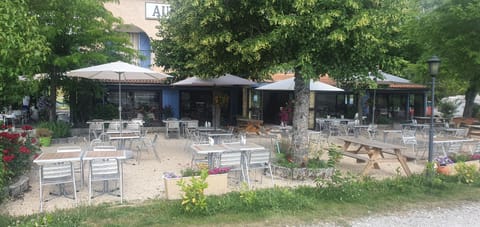 Restaurant/places to eat, Garden, Banquet/Function facilities, Garden view