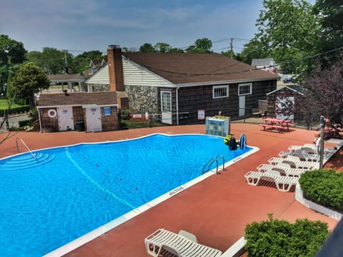 Budget Host East End Hotel in Riverhead Motel in The Hamptons