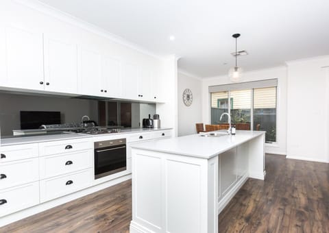 Kitchen or kitchenette, Other, Photo of the whole room, Decorative detail