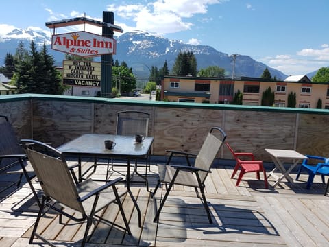 Alpine Inn & Suites Motel in Revelstoke