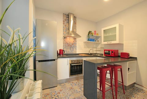 Kitchen or kitchenette, Dining area, dishwasher, minibar, oven, pet friendly, stove, toaster