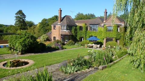 The Limes Country House with Heated Pool & Hot Tub House in Wycombe District