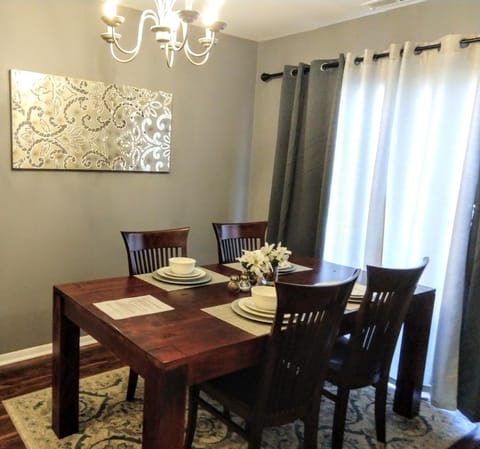 Delightful Townhome - Central Raleigh Location Condominio in Raleigh