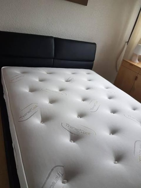 Neighbourhood, On site