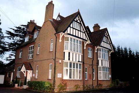 Gatwick Inn Hotel - For A Peaceful Overnight Stay Hotel in Horley