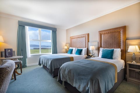 Bed, Bedroom, Sea view