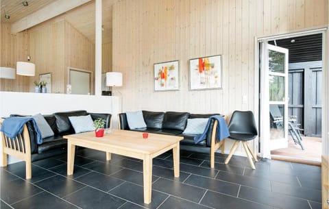 Beautiful Home In Hjrring With Wifi House in Lønstrup