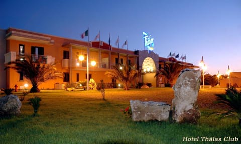 Property building, Facade/entrance, Night